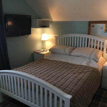 Hatmore B&B Лъндъндери Екстериор снимка