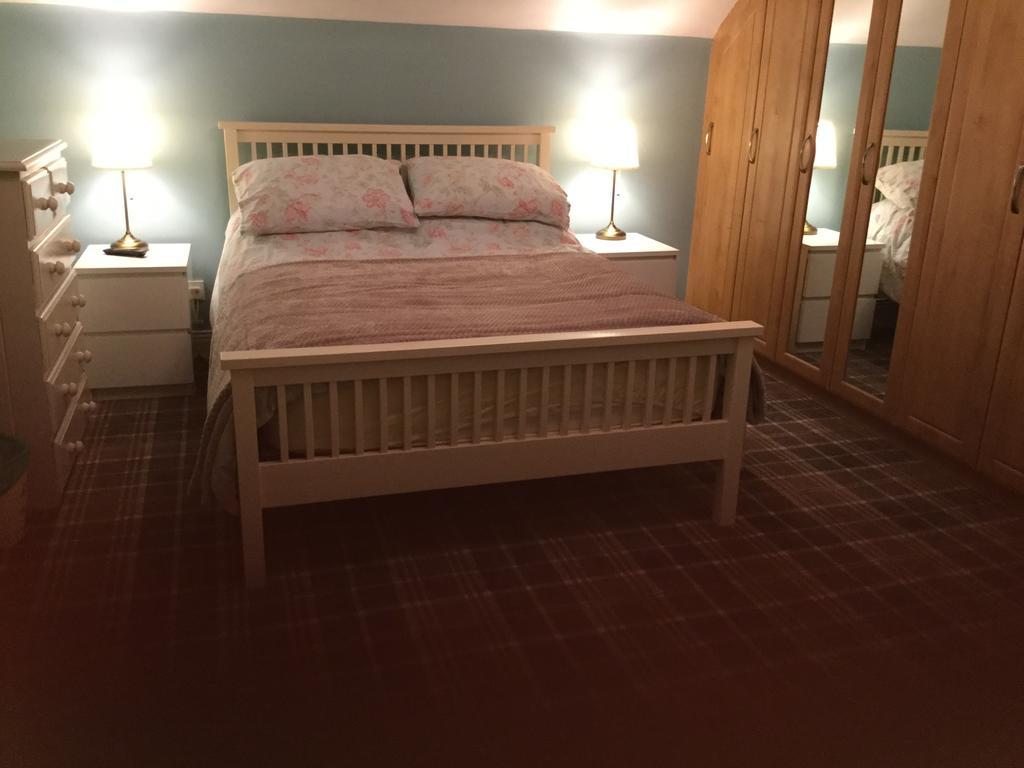 Hatmore B&B Лъндъндери Екстериор снимка