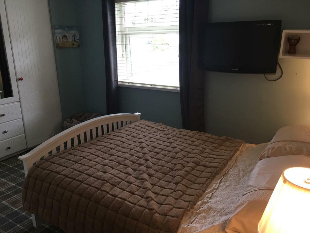 Hatmore B&B Лъндъндери Екстериор снимка