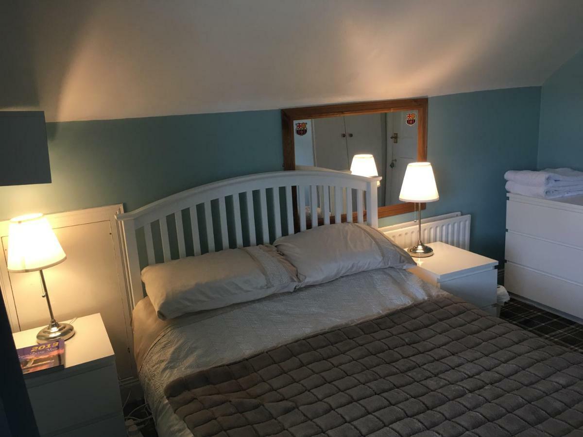 Hatmore B&B Лъндъндери Екстериор снимка