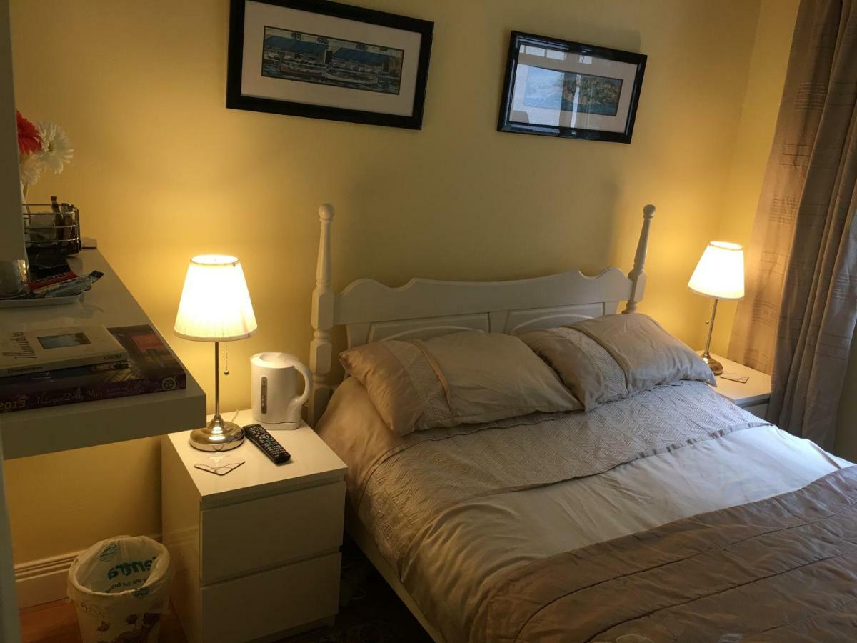 Hatmore B&B Лъндъндери Екстериор снимка