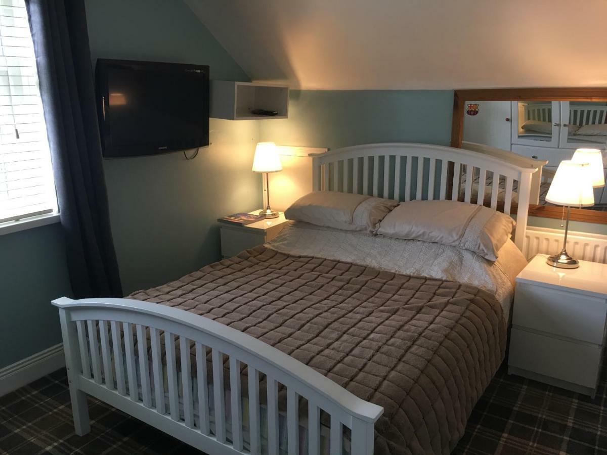 Hatmore B&B Лъндъндери Екстериор снимка