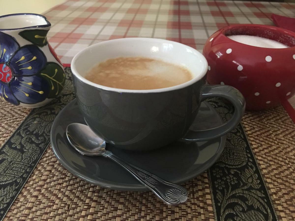 Hatmore B&B Лъндъндери Екстериор снимка