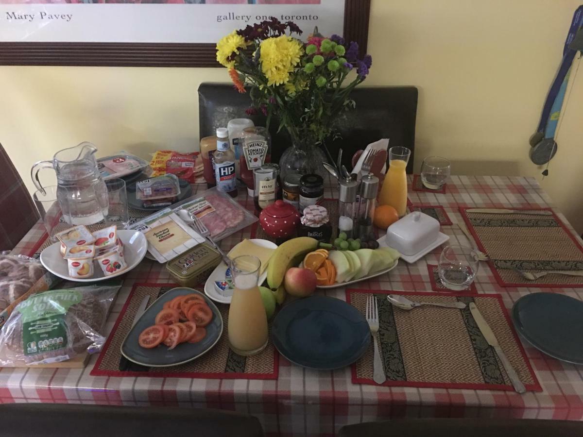 Hatmore B&B Лъндъндери Екстериор снимка